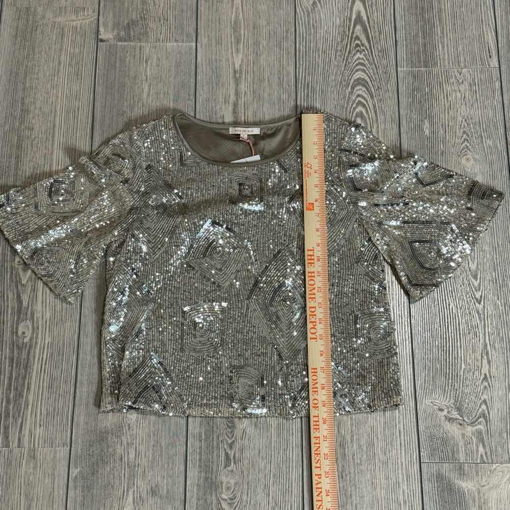 Champagne Sequin Diamond Top Skies are Blue Size Small Round Neckline Boxy Fit - Picture 10 of 11